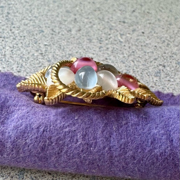 Crown Trifari vintage 1960s jelly belly lucite Easter brooch Alfred Philippe 50s - Picture 13 of 15